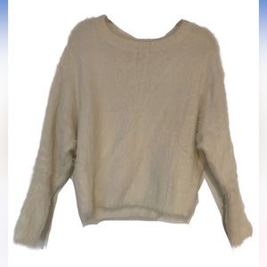 NWOT White Shag Ultra Soft Bat Sleeved Eyelash Sweater